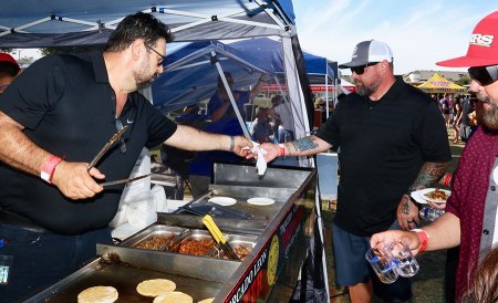 Super Mercado Leon handed out tacos to long lines all evening.